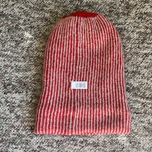 |4 for $20| 🤍  aerie - Reversible Red+White Stripped Tuque - Picture 5 of 8